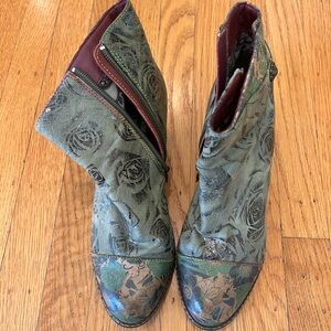 L'ATISTE Artistic Green Floral Ankle Boots